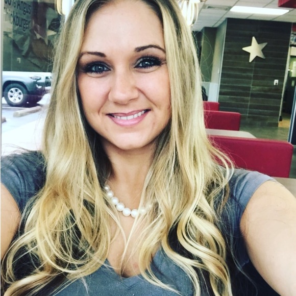 Meet your Posher, Amanda! - Picture 5 of 8